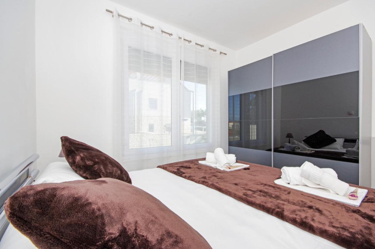 Apartment Laura Привлака Экстерьер фото