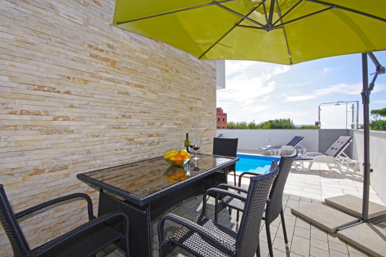 Apartment Laura Привлака Экстерьер фото