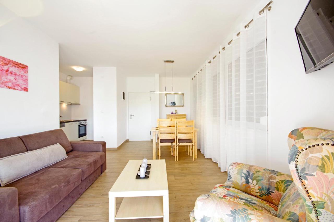 Apartment Laura Привлака Экстерьер фото