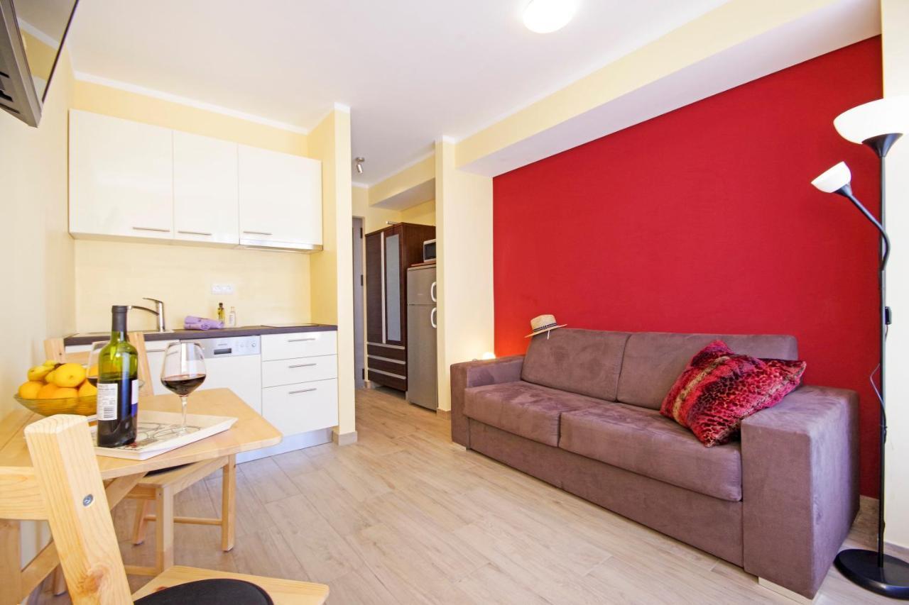 Apartment Laura Привлака Экстерьер фото
